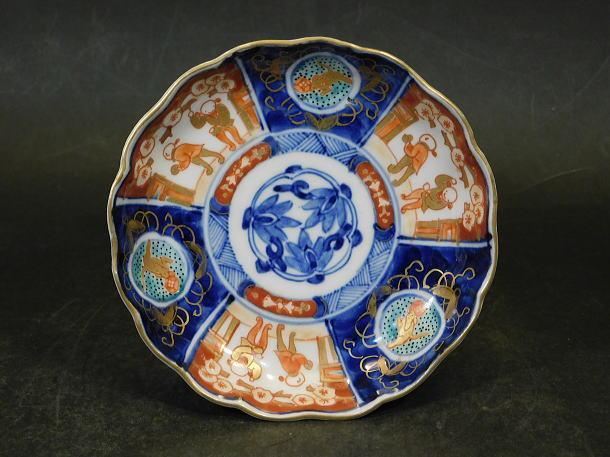 時代磁器染錦金彩獅子紋唐人窓絵輪花形小皿「富貴長春」】