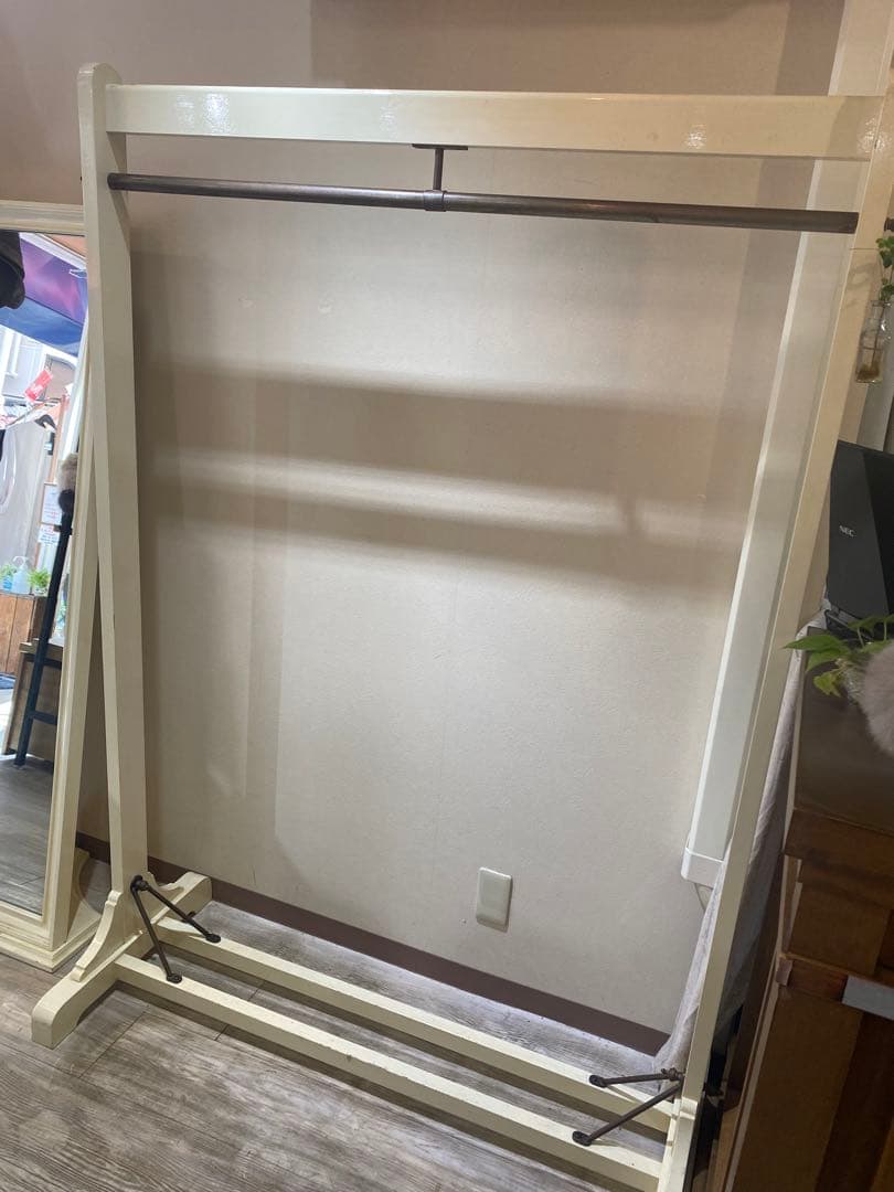 シンプル木製ハンガーラックやや傷や汚れあり
