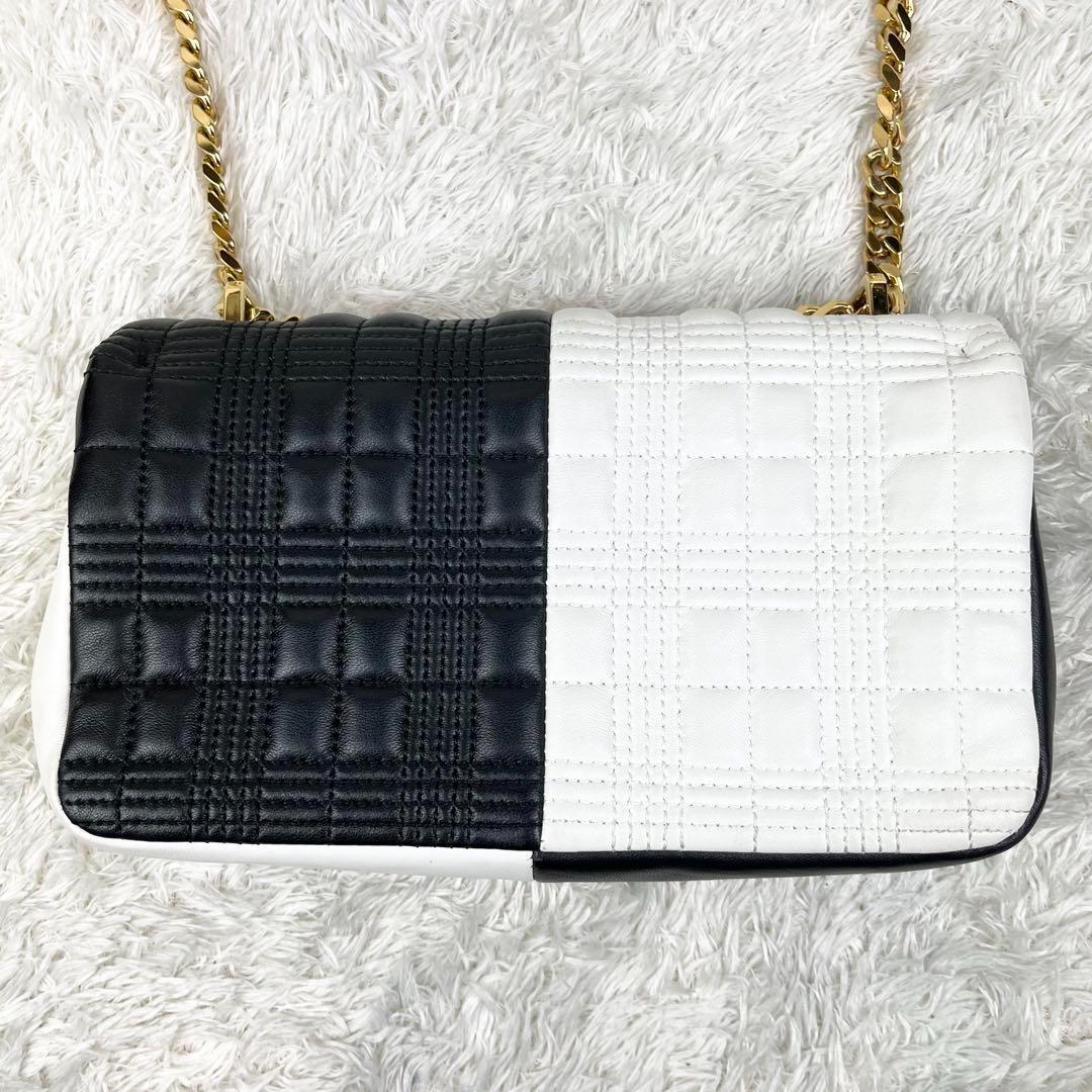 バーバリー新アイコンバッグ「ローラ」TBモチーフ＆チェーン