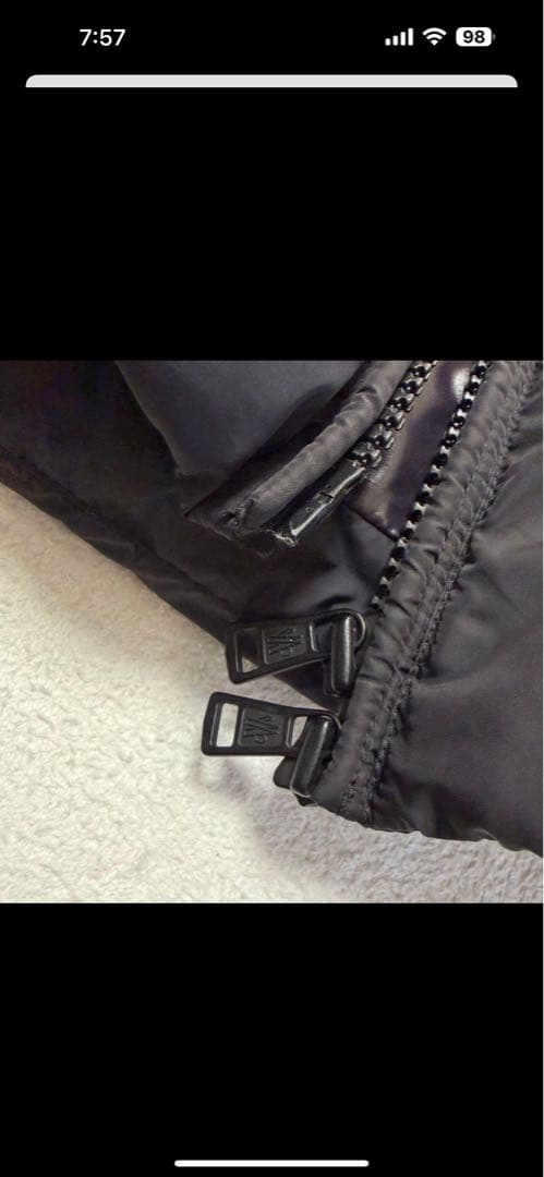 MONCLER ブラック ダウンジャケット フード付き MONCLER ブラック ダウンジャケット フード付き