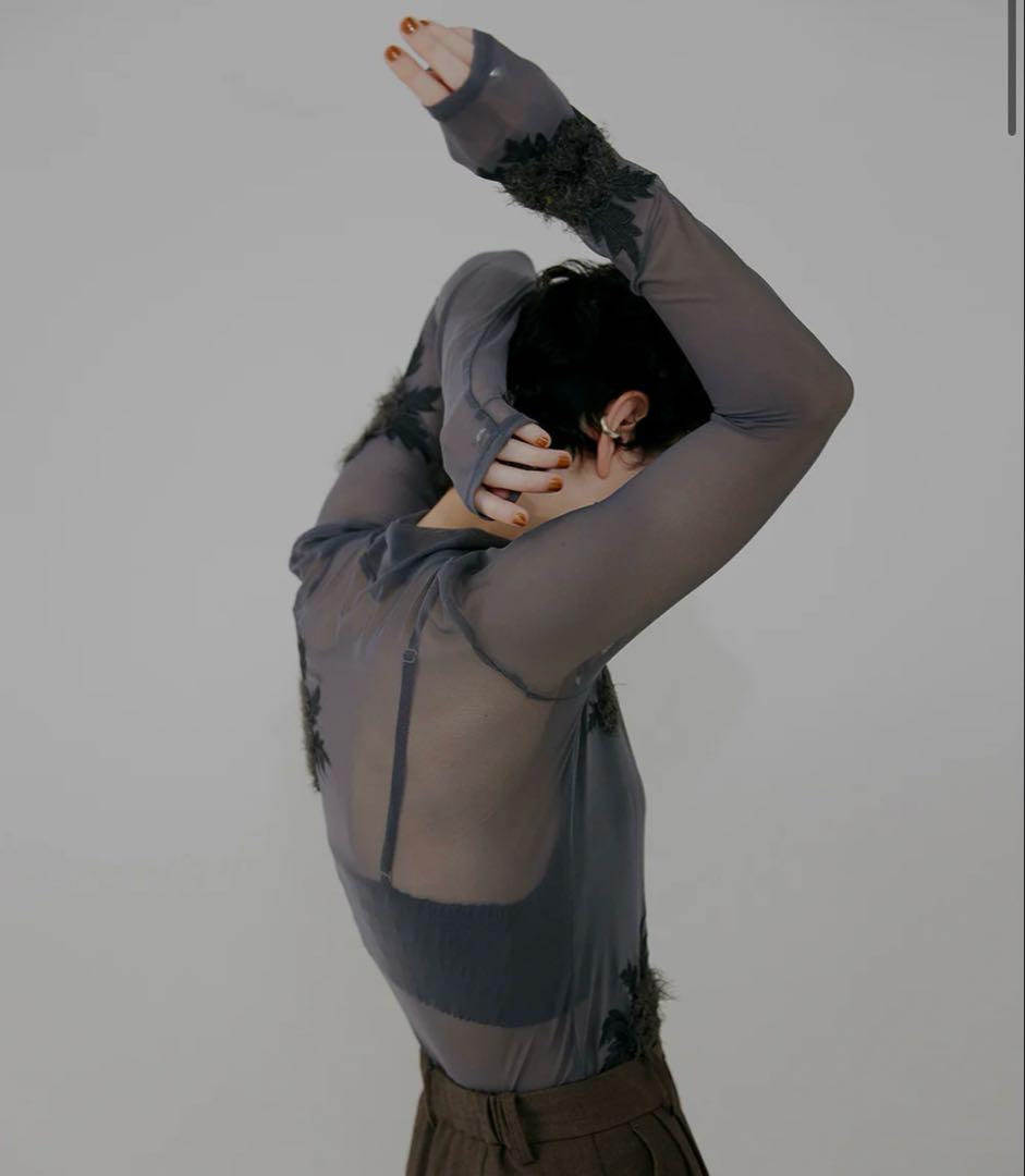 UND 3D FLOWER SKIN TOP