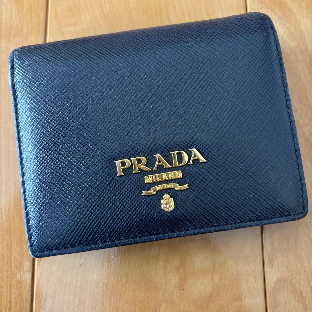PRADA 二つ折り財布 箱付き 紺色