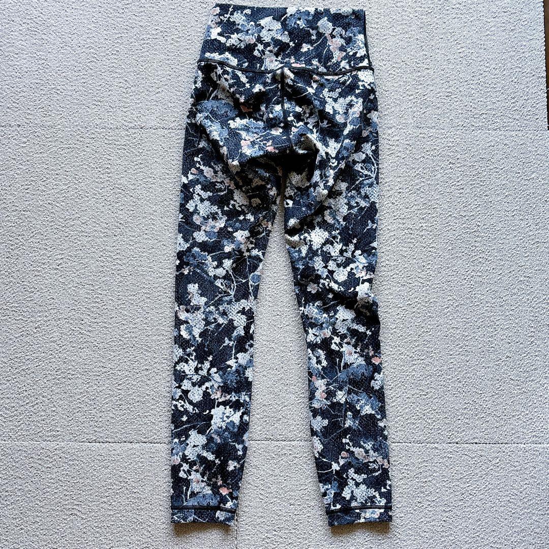 2サイズ （S）Lululemon ルルレモン レギンス ヨガ　総柄 ネイビー