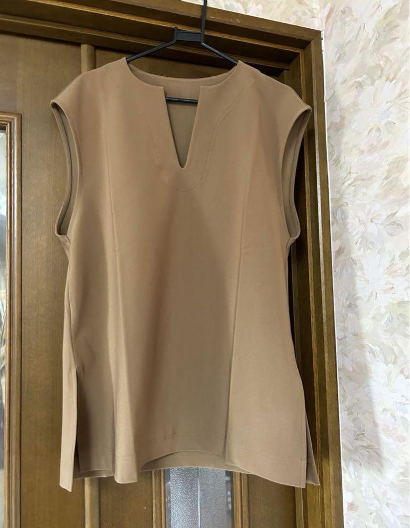 【新品】シャルレ　チュニックベスト　ブラウニッシュゴールドカラー　M〜Lサイズ オンライン セールファッション - 【新品未使用】シャルレ
