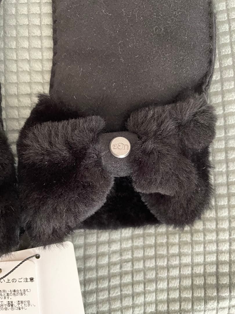 新品 アグ ボウショーティー リボン 手袋 グローブ ブラック S ショップ袋 新品 アグ ボウショーティー リボン 手袋 グローブ ブラック S ショップ袋