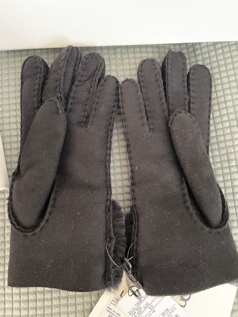 新品 アグ ボウショーティー リボン 手袋 グローブ ブラック S ショップ袋 新品 アグ ボウショーティー リボン 手袋 グローブ ブラック S ショップ袋