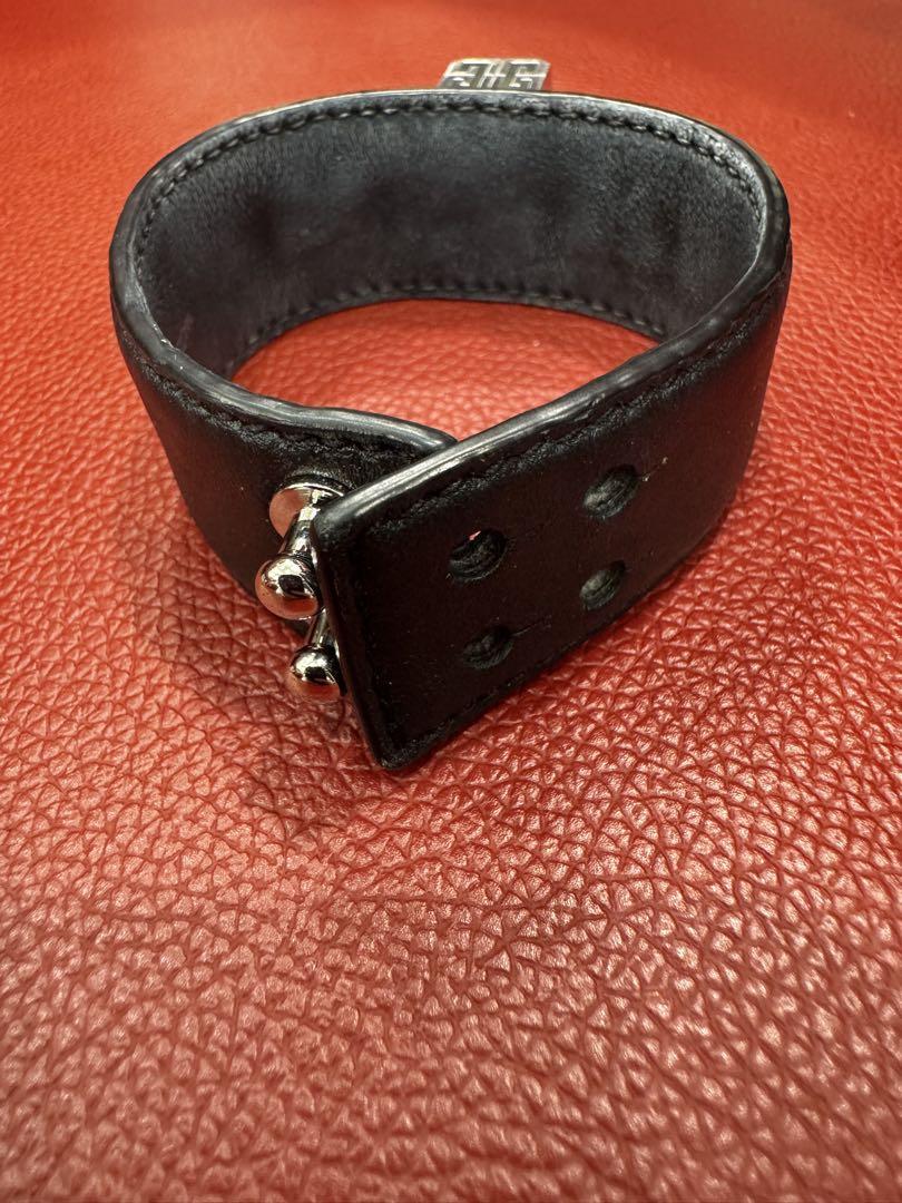 GIVENCHY レザーロックブレスレット