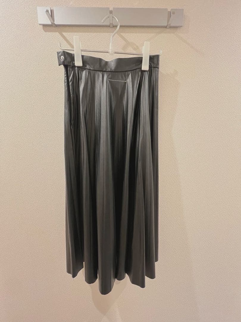 MM6 Pleated midi skirt レザープリーツスカート MM6 Pleated midi skirt レザープリーツスカート