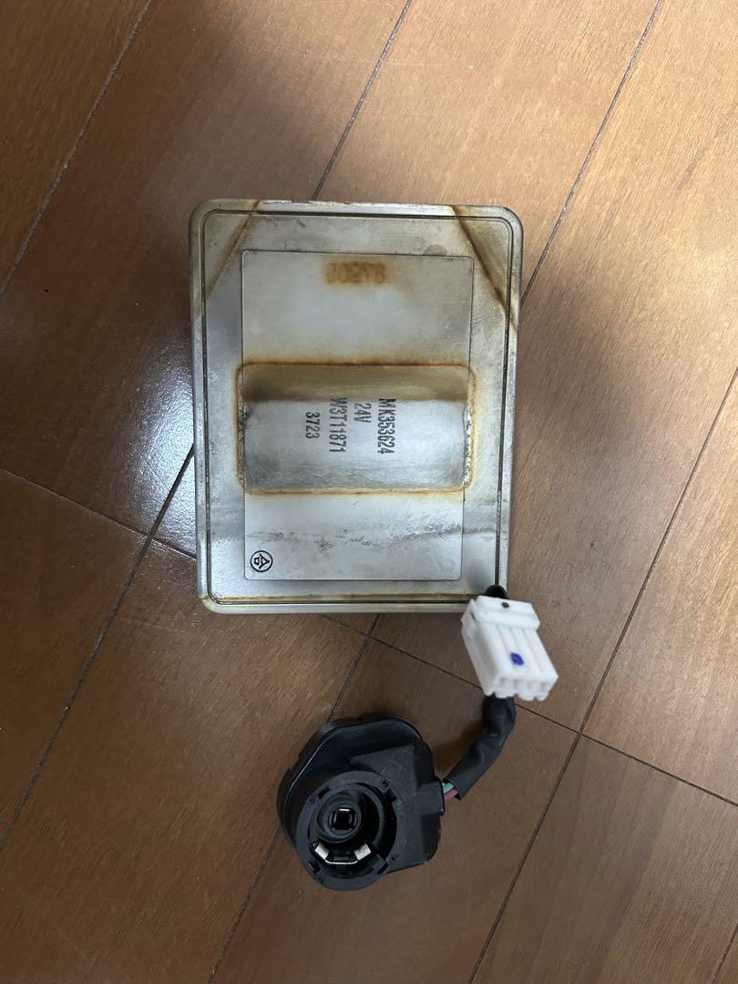 三菱ファイターヘッドライトバラスト