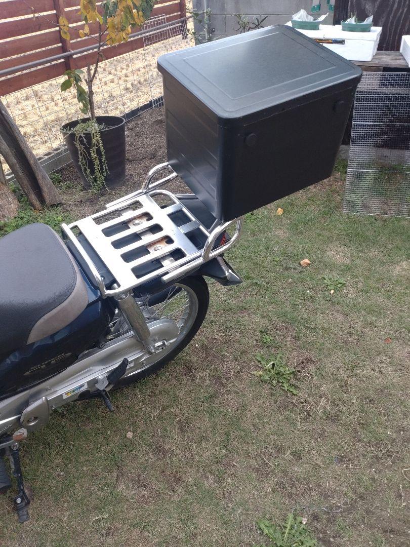 バイク用黒ボックス（カギ付き）とキャリアセット