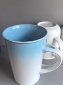 青と白のグラデーションマグカップ