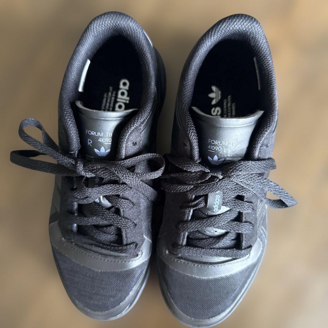 adidas スニーカー フォーラムテックブースト ブラック✖️パープル