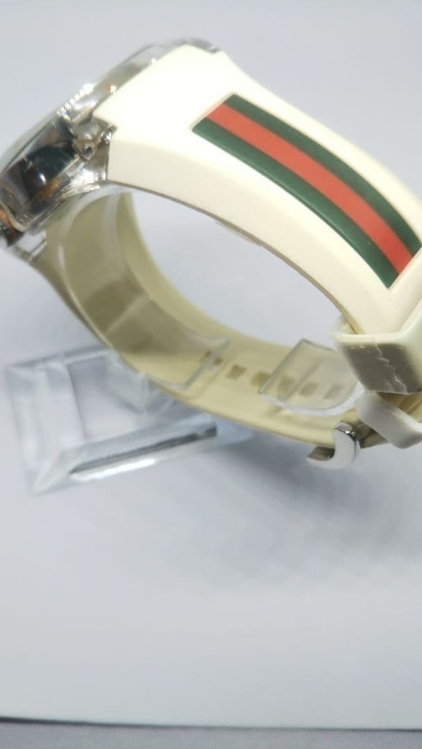 GUCCI sync アイボリー ラバーベルト クォーツ時計 GUCCI sync アイボリー ラバーベルト クォーツ時計