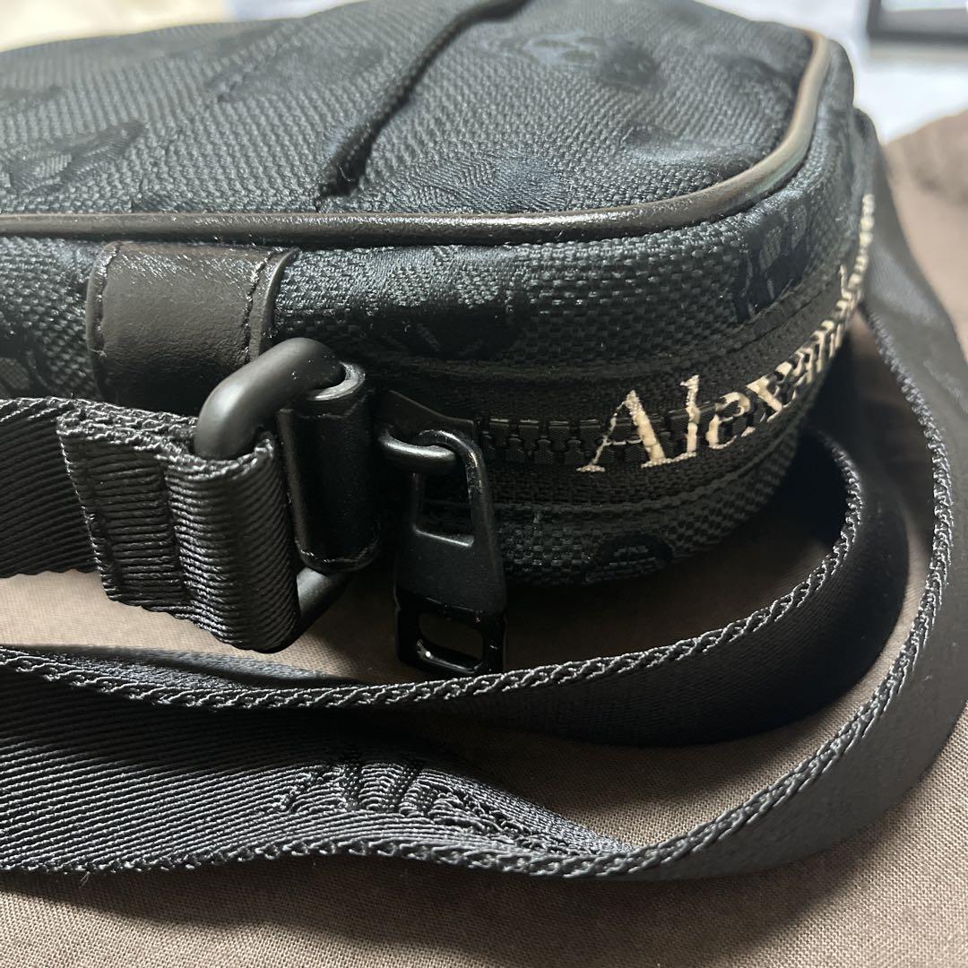 品質が Alexander McQueen スカルパターンショルダーバッグ バッグ