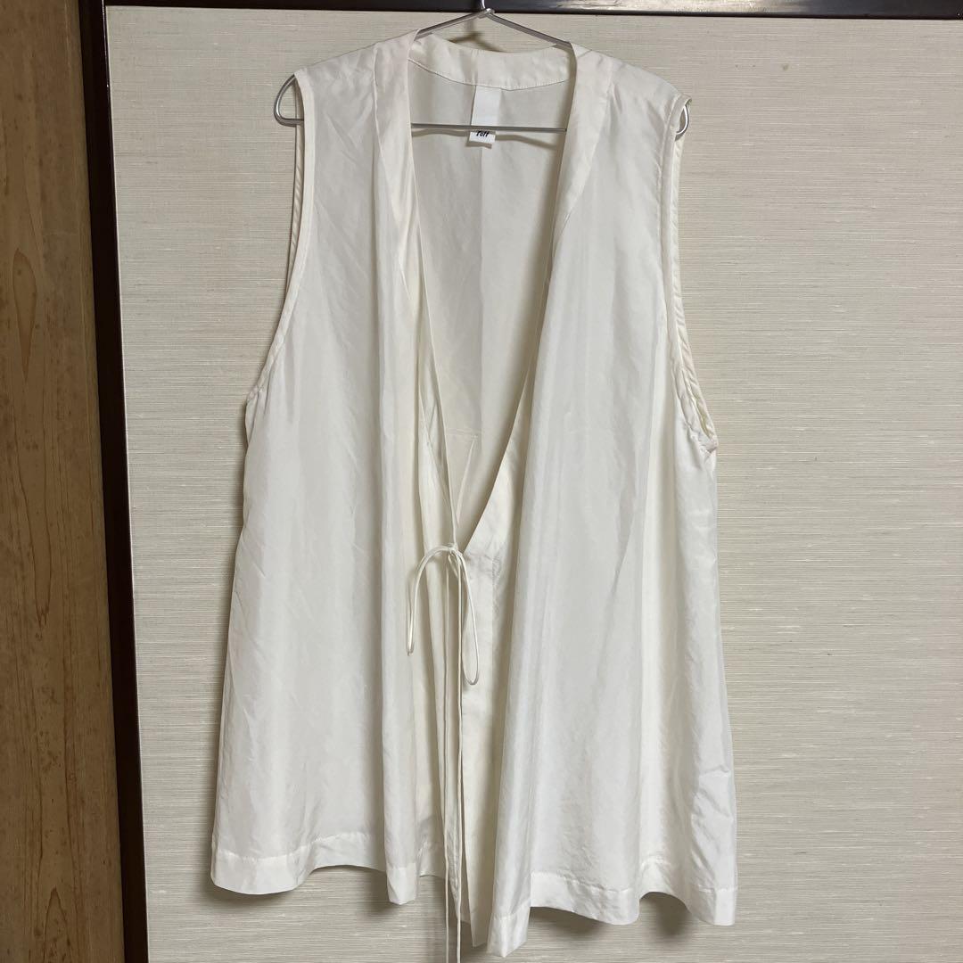 Yoli ホワイト シルクベストYoli Silk wrap vest 2024