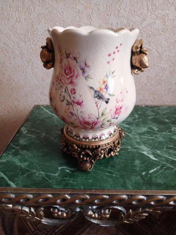 手描き花柄陶器花瓶 金属台付き