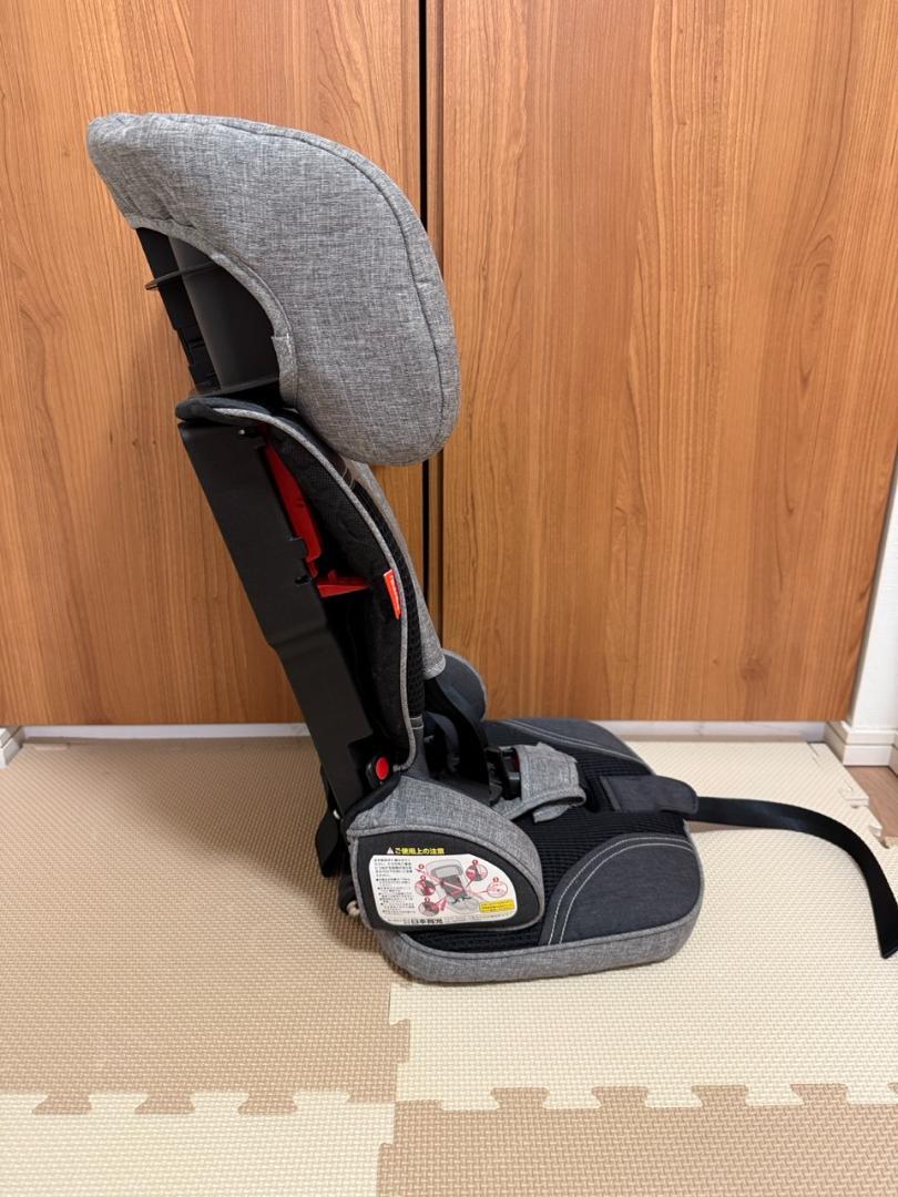 日本育児 トラベルベストEvo ジュニアシート グレー シートベルト固定
