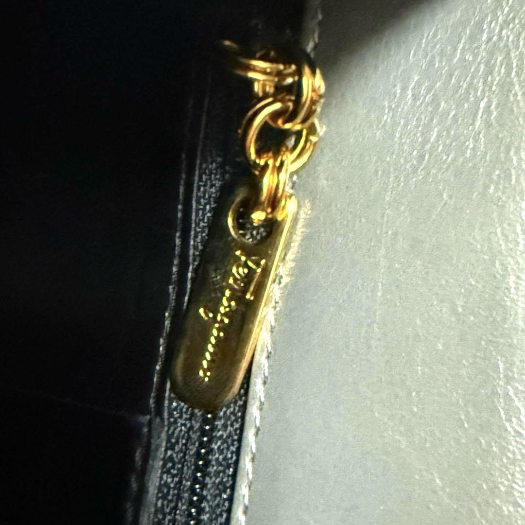サルヴァトーレフェラガモ ハンドバッグ ゴールド金具 ロゴ 刻印