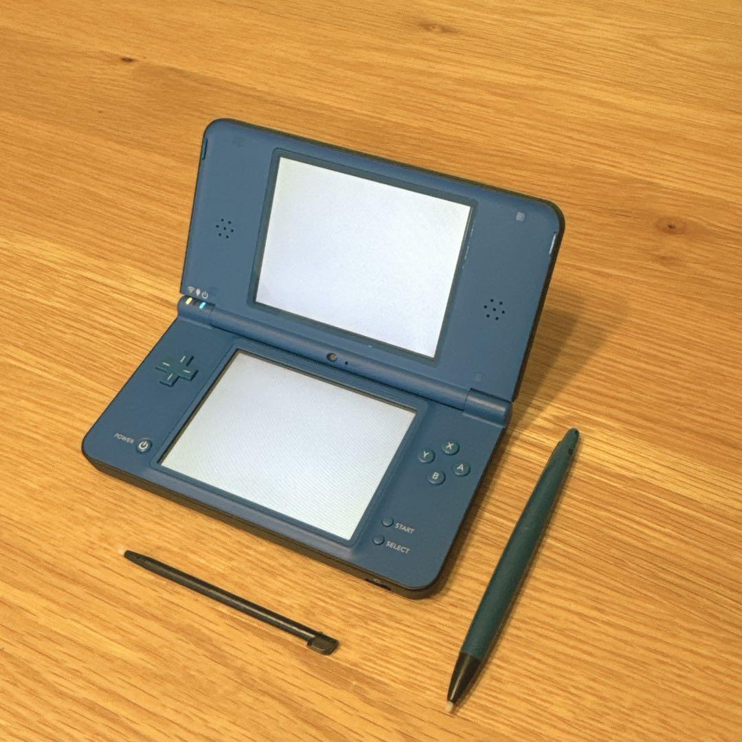 Nintendo DSiLL本体