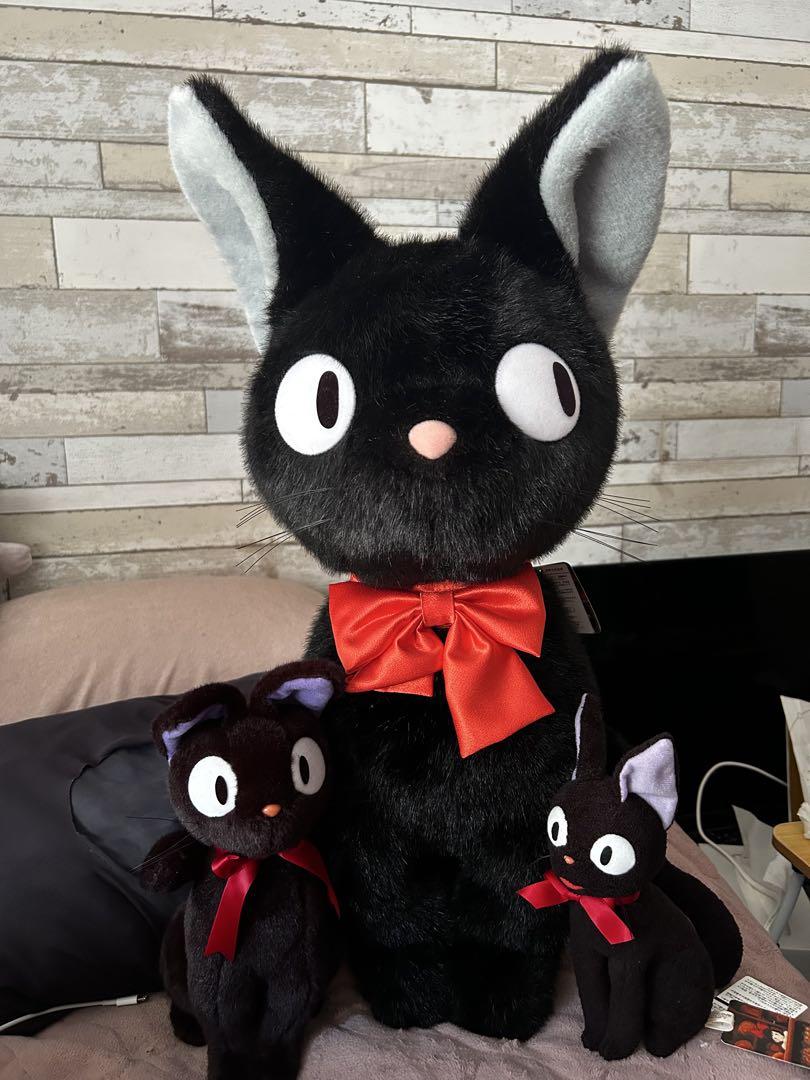 大きな黒猫のぬいぐるみ