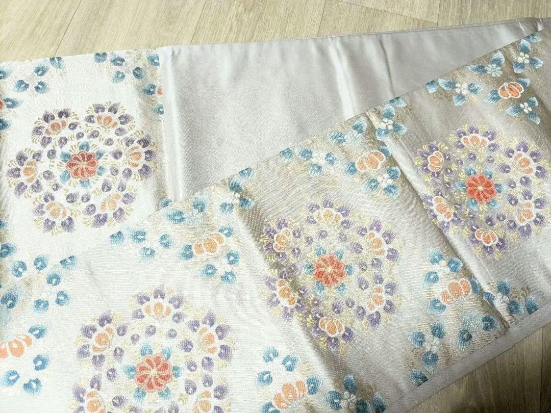 袋帯 正絹 美品 未使用品 仕立て上がり　グレー色系　正倉院玉華文様　六通柄