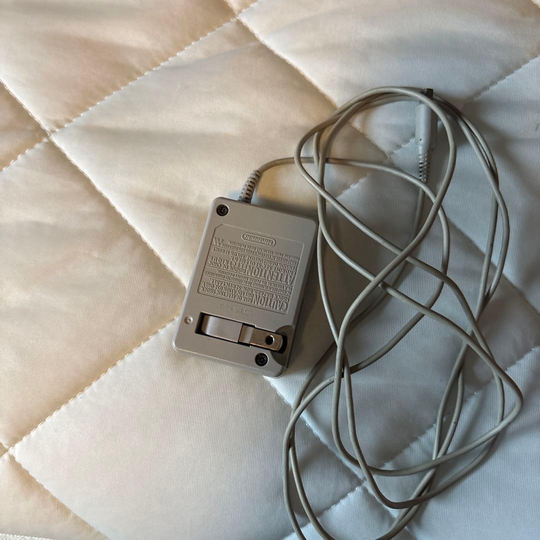 ニンテンドー3DS レッド 充電器付き ニンテンドー3DS レッド 充電器付き