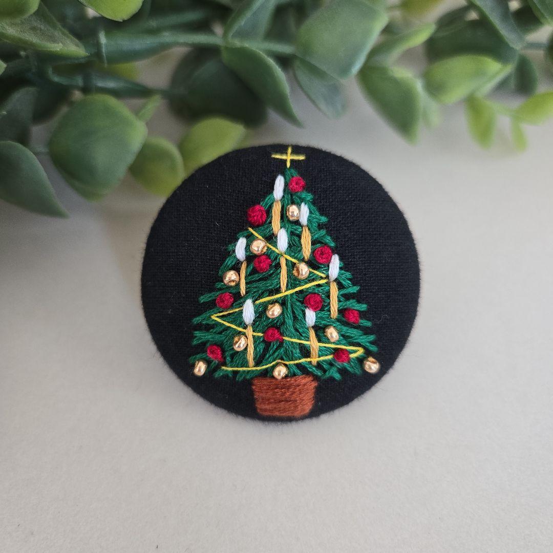 579 クリスマスツリー 刺繍ブローチ ハンドメイド