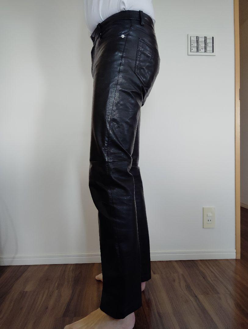 黒レザー スリムフィットパンツ