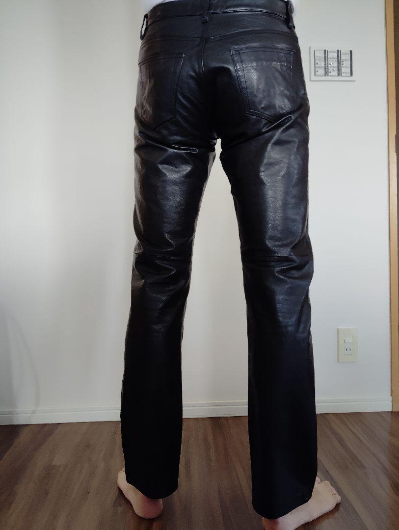 黒レザー スリムフィットパンツ