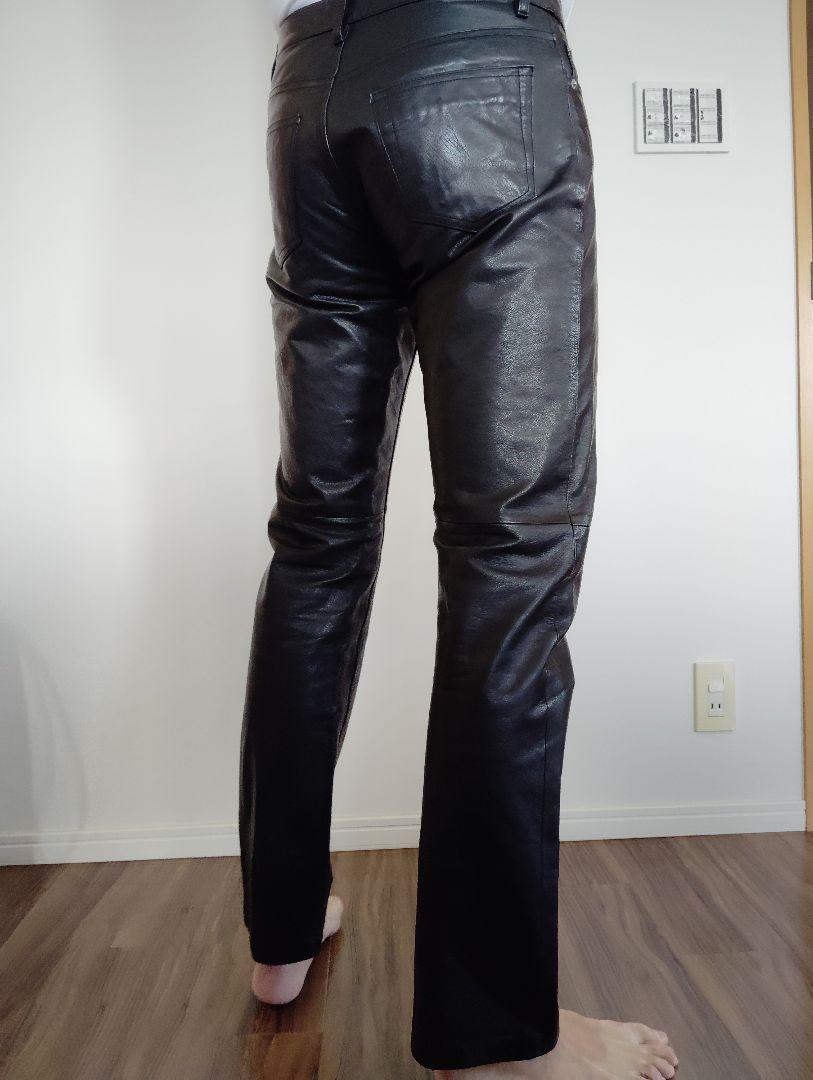 黒レザー スリムフィットパンツ
