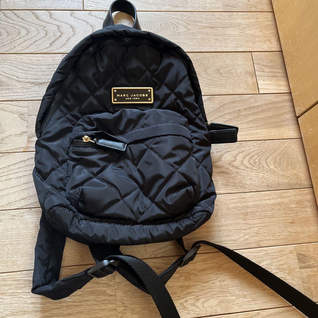 MARC JACOBS キルティング　ブラック MARC JACOBS ブラック キルティングリュック - メルカリ