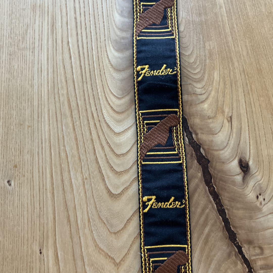 FENDER　モノグラムストラップ　横ロゴヴィンテージ　美品に近い