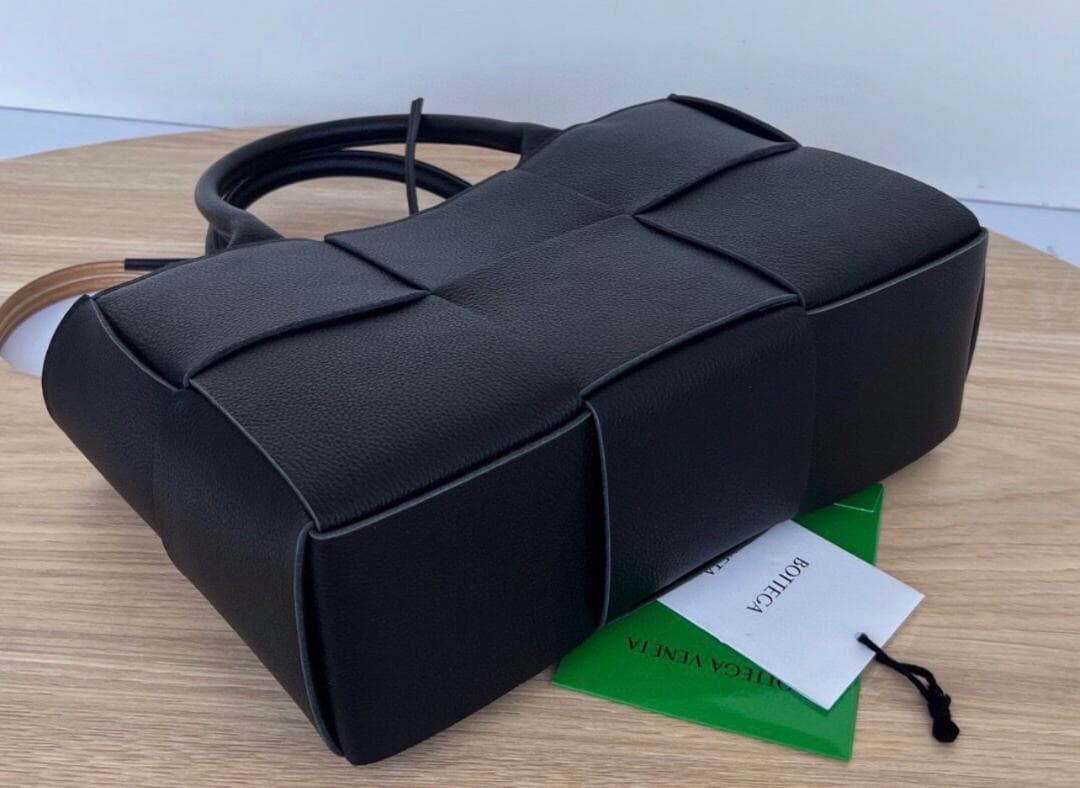 BOTTEGA VENETA ブラックレザートートバッグ