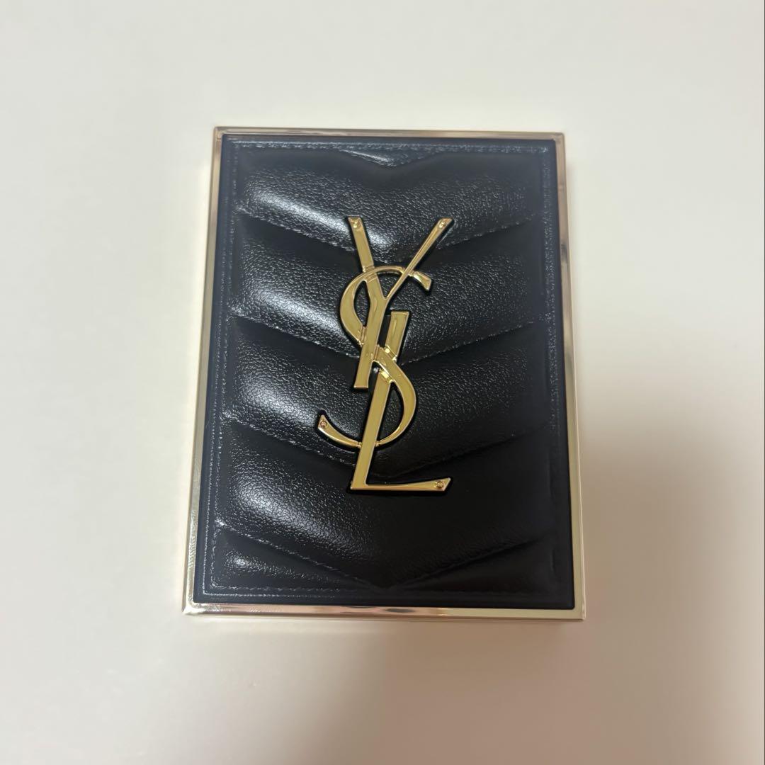 YVESSAINTLAURENT アイシャドウ クチュール ミニ クラッチ400