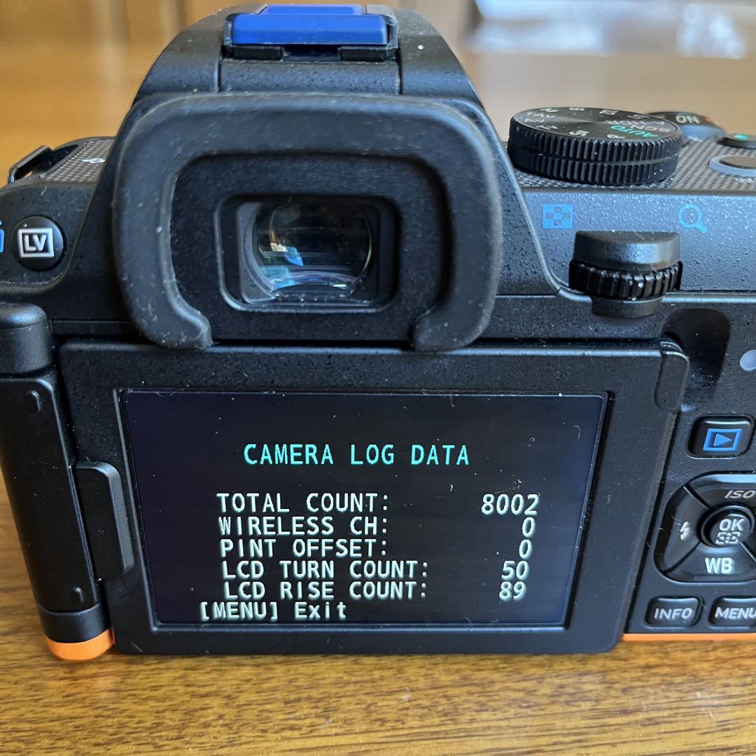 PENTAX K-70 見た目はスタイリッシュなK-S2ブラックxオレンジ