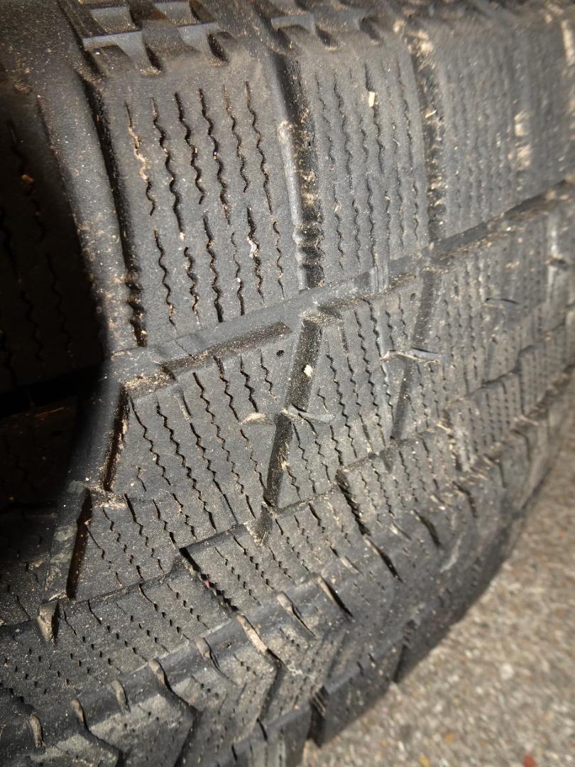 シトロエンプジョー スタッドレス ブリヂストンVRX 215/60R16 108
