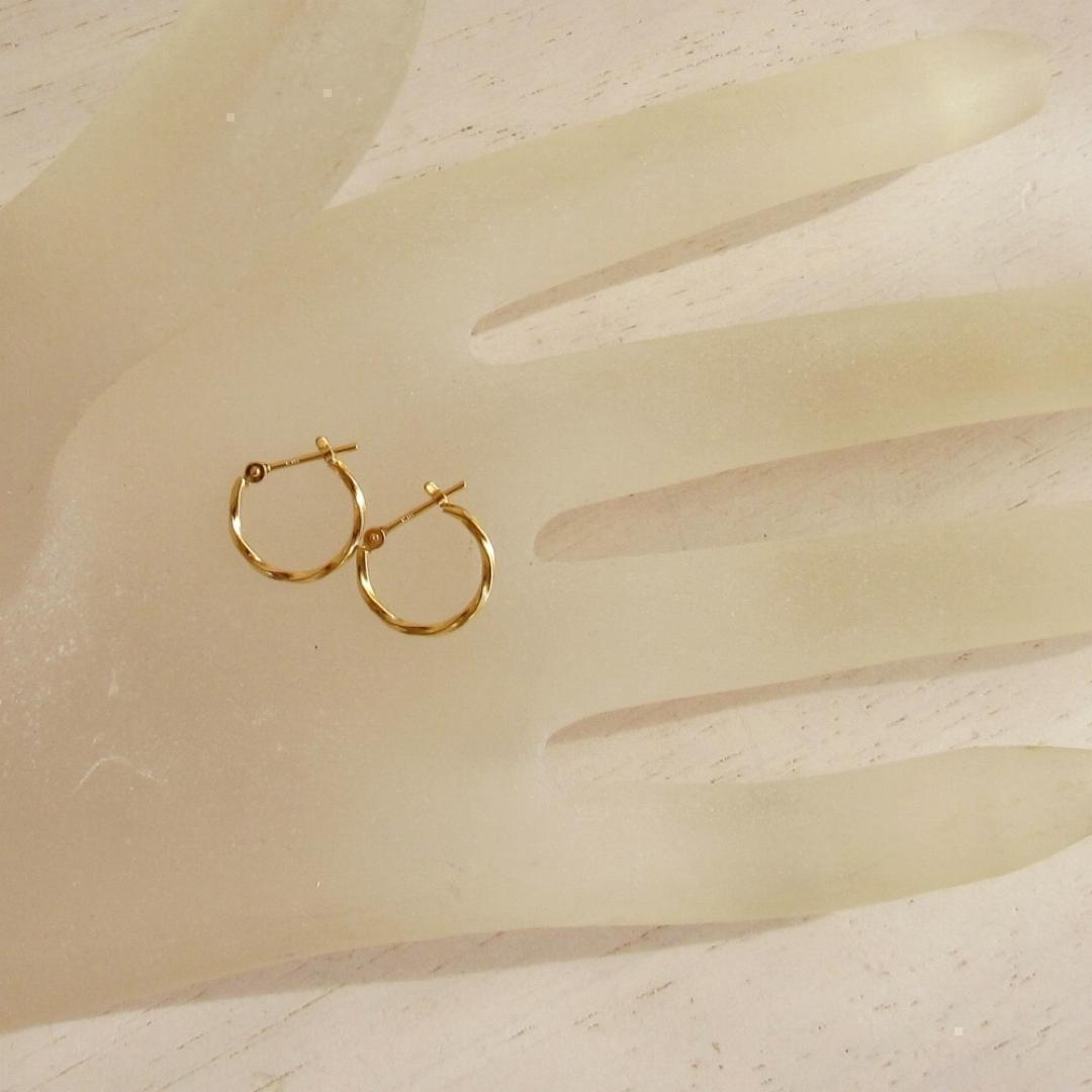 ・CHR・ 18K K18 ピアス フープピアス ツイスト ねじり