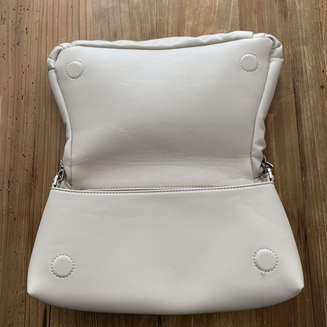 LE VERNIS ルベルニ PUFFER SQUARE BAG ナチュラル セール】LE VERNIS(ル・ベルニ)PUFFER SQUARE BAG（ショルダー