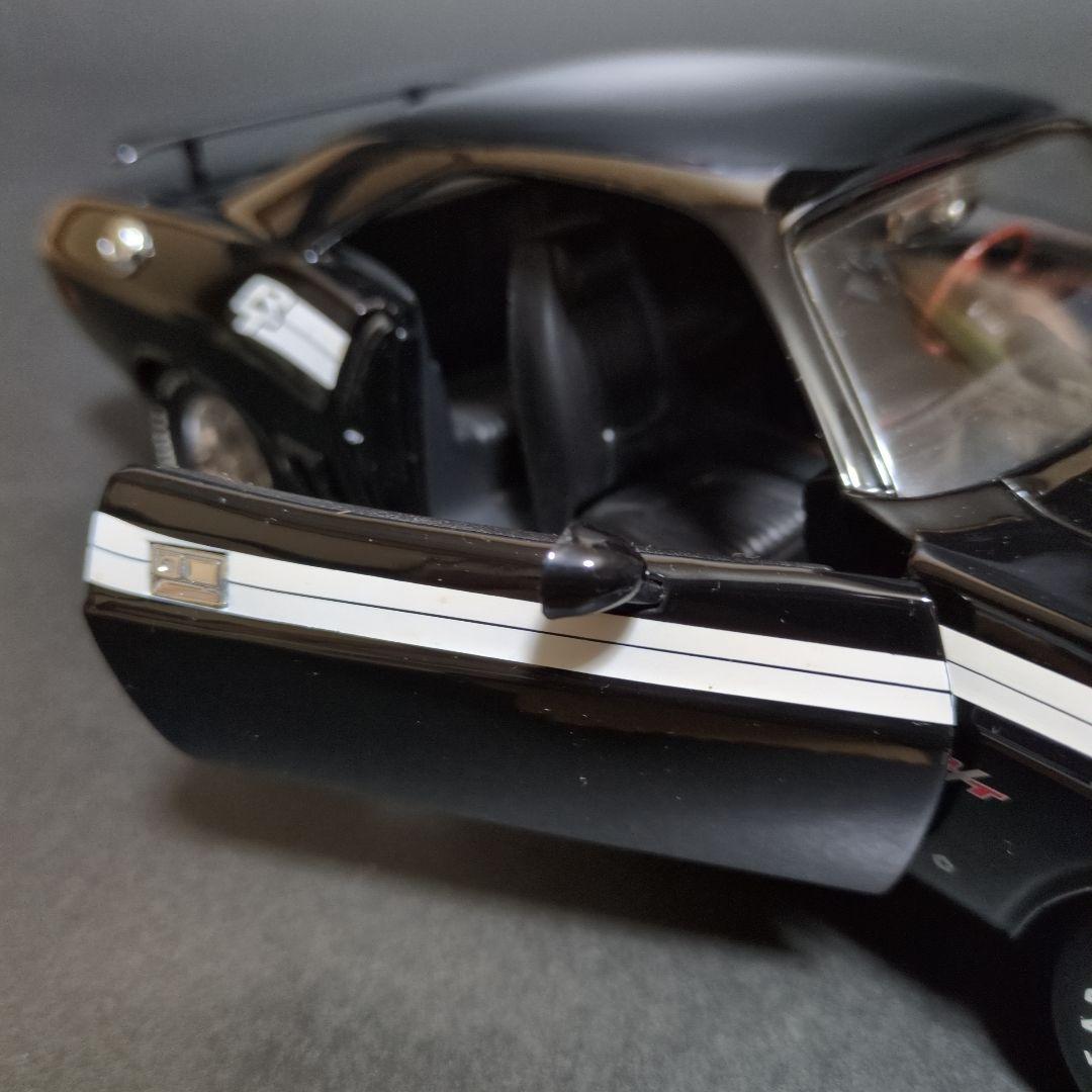 1/18ミニカー　ダッジチャレンジャー R/T 1971