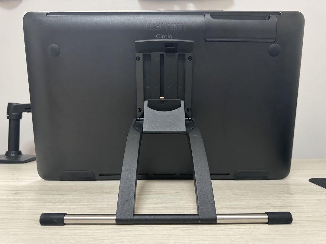 Wacom Cintiq 22 FHD  DTK2260K0D  ワコム 液タブ