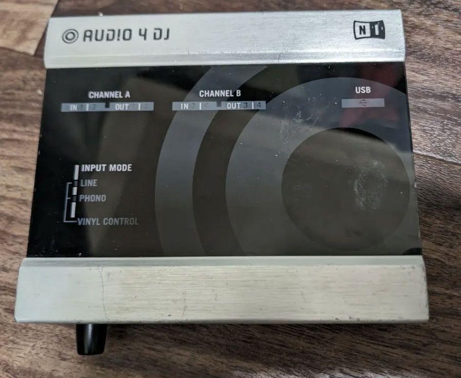Native Instruments 4 DJ オーディオインターフェース