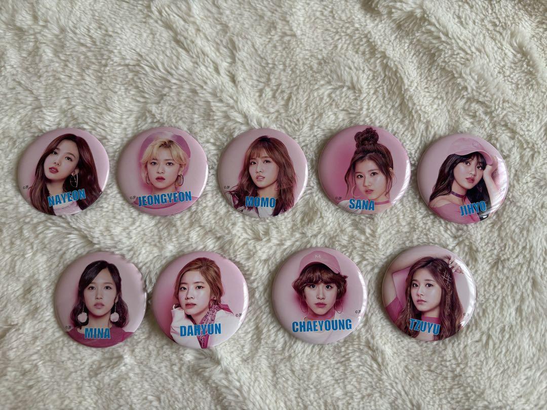 TWICE #TWICE 缶バッジ - メルカリ