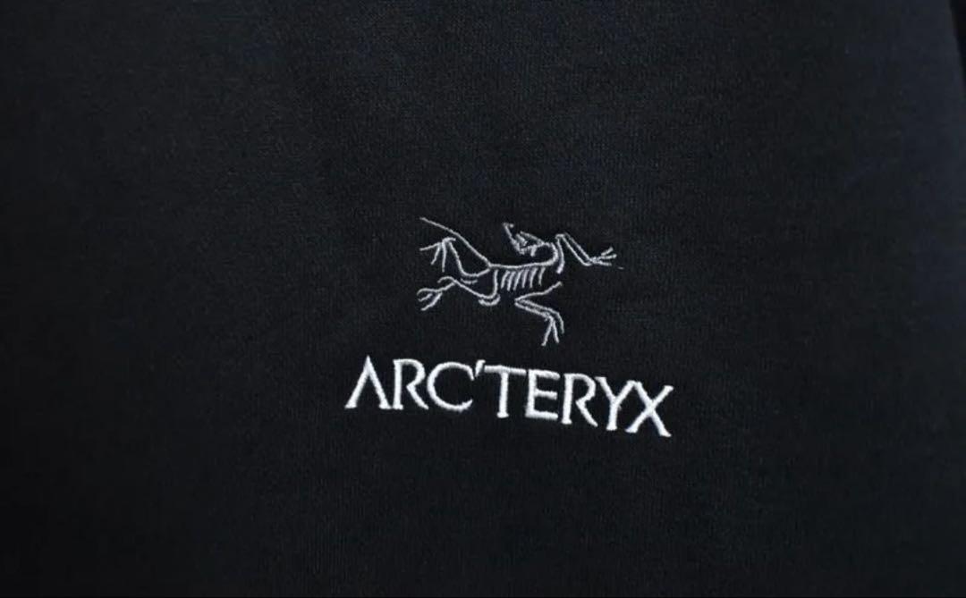 ARC'TERYX ブラック クルーネック スウェット　M