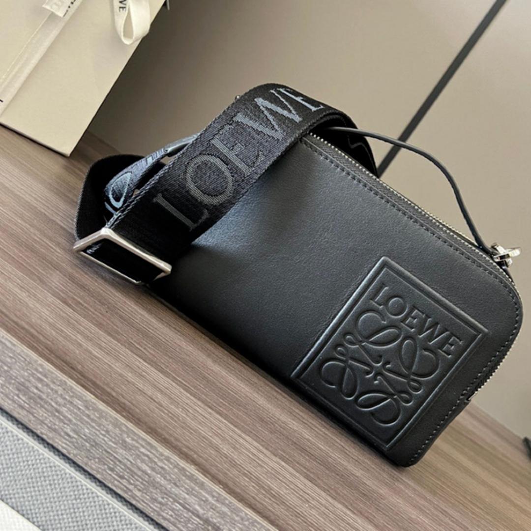 LOEWE カメラ クロスボディバッグ ミニ (サテンカーフ)