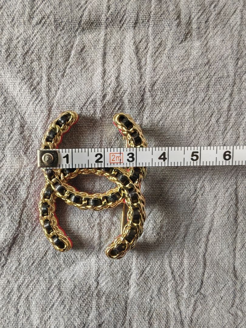 ゴールドチェーンデザインブローチ ココマーク チェーンモチーフ ブローチ シャン