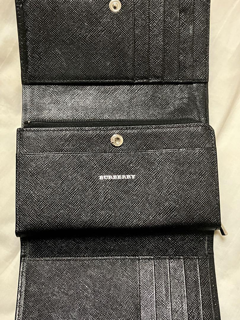 Burberry ブラック 三つ折り財布。