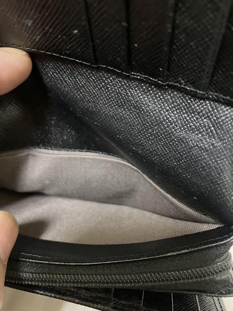 Burberry ブラック 三つ折り財布。