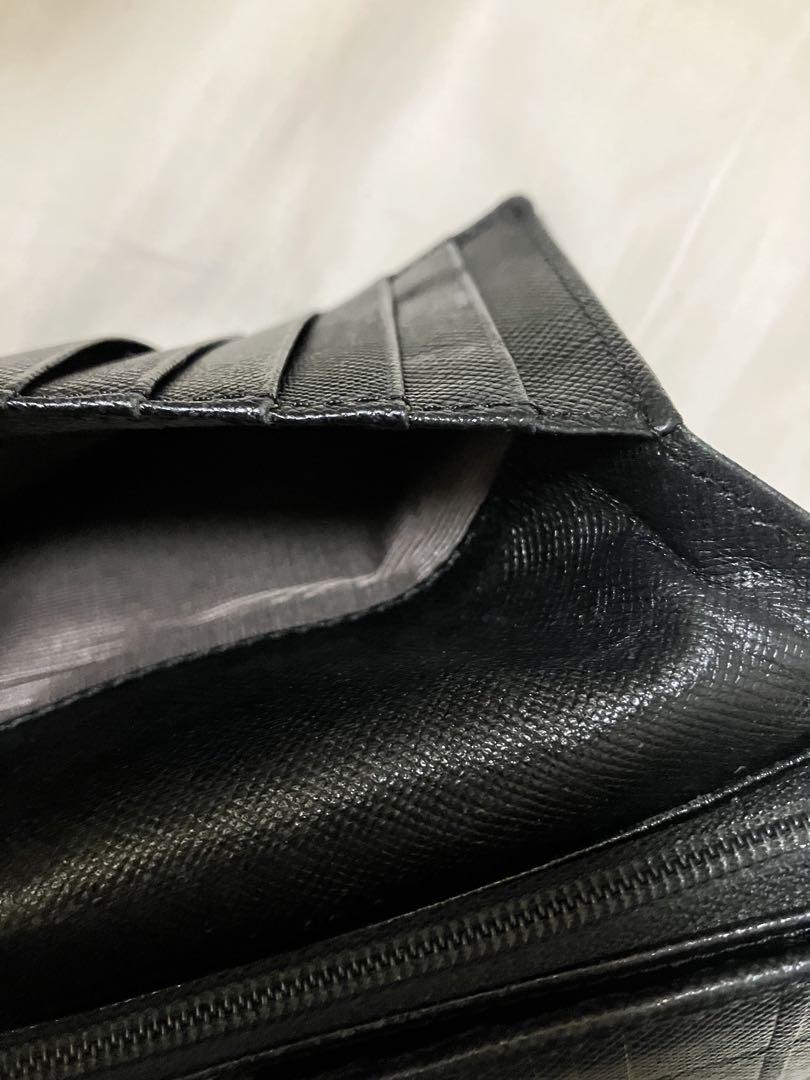 Burberry ブラック 三つ折り財布。