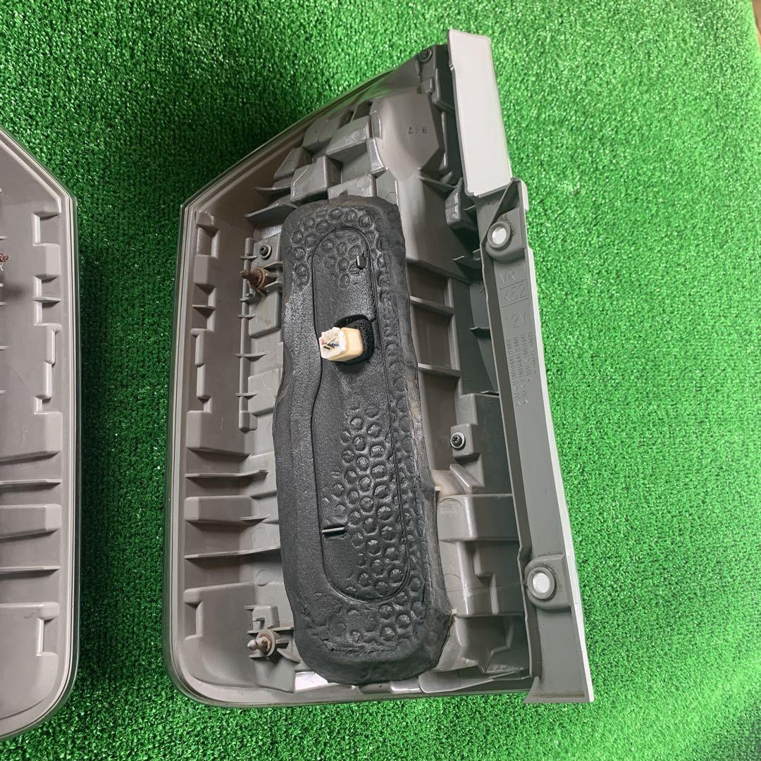 トヨタ　ヴォクシー　VOXY 純正テールライト左右セット　動作確認済み　中古品