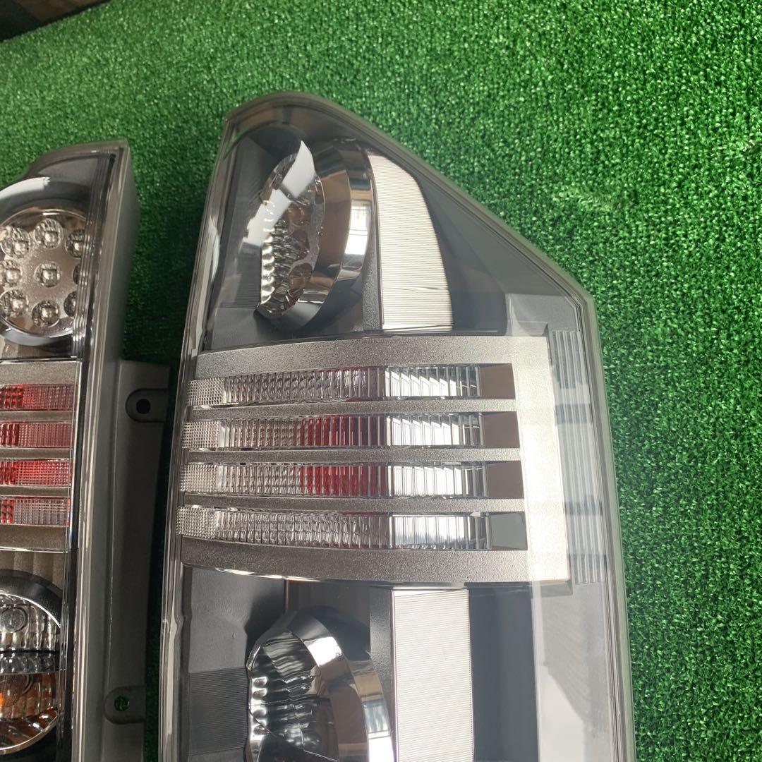 トヨタ　ヴォクシー　VOXY 純正テールライト左右セット　動作確認済み　中古品